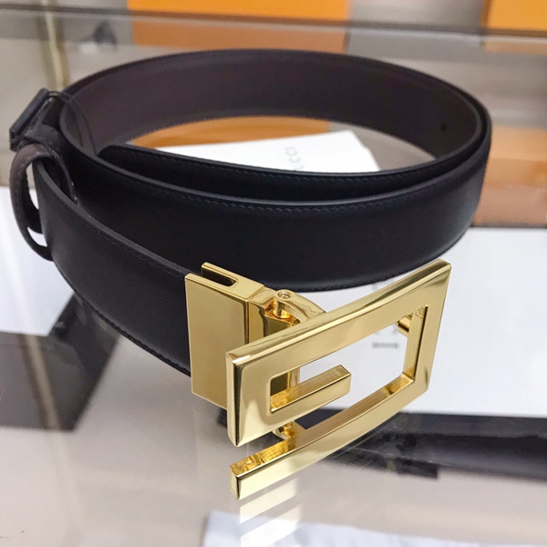 スーパーコピーグッチベルト背面デザイン